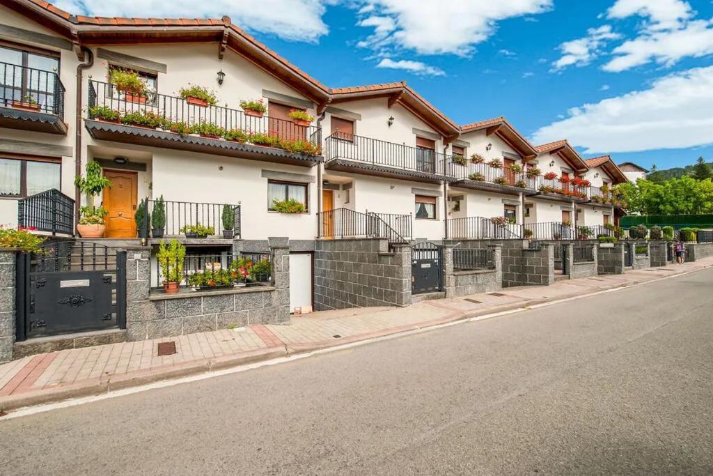 Magnifica Casa Con Jardin, Bbq E Hidromasaje Βίλα Leitza  Εξωτερικό φωτογραφία